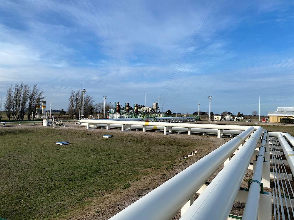 Natural gas transportation through pipelines