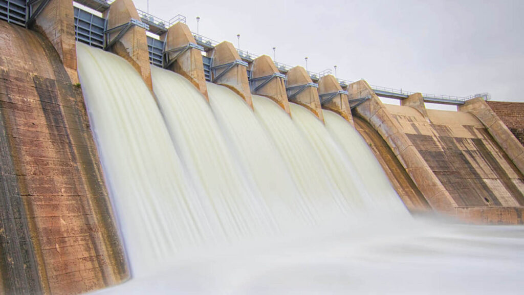 Hydroelectric station meeting electrical demand