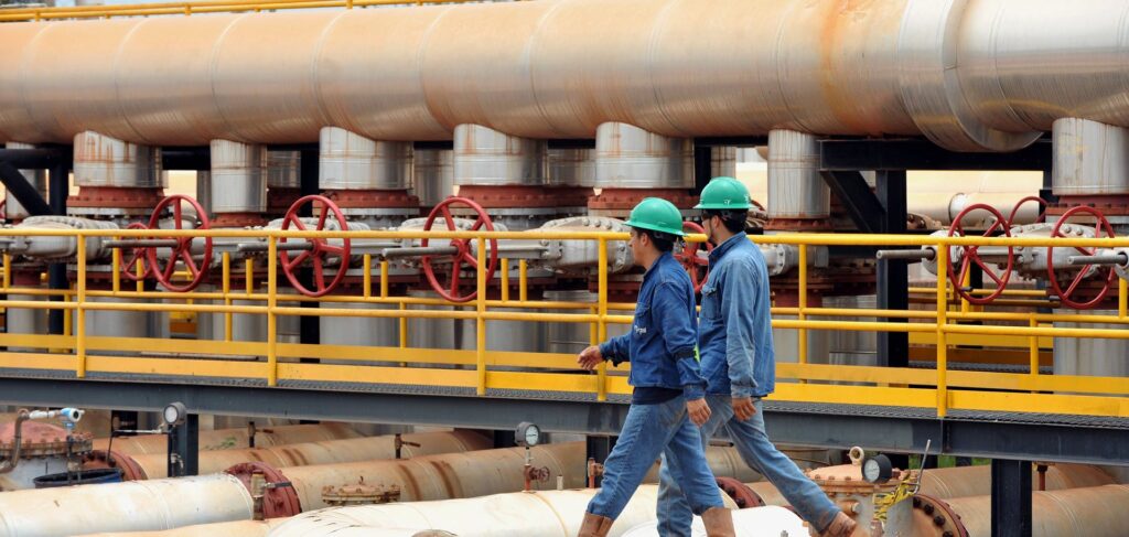 Oil transportation through pipelines