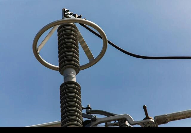 Corona rings distribute the electric field around conductor terminals