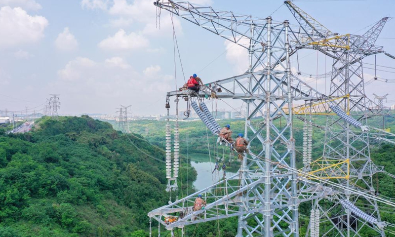 High-voltage transmission line construction