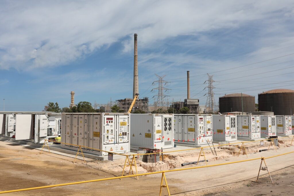 BESS supporting on-site power generation