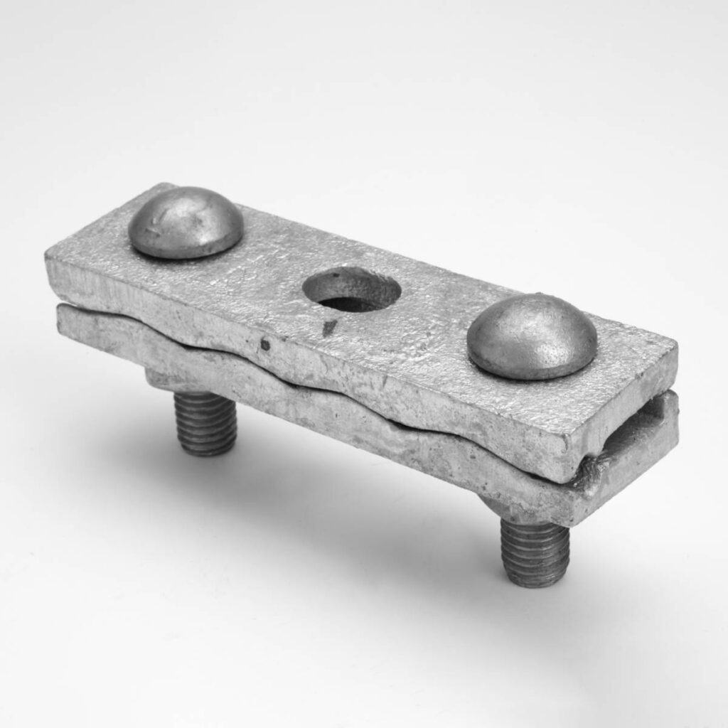 Cable suspension clamps connect solar plants to electrolyte skids