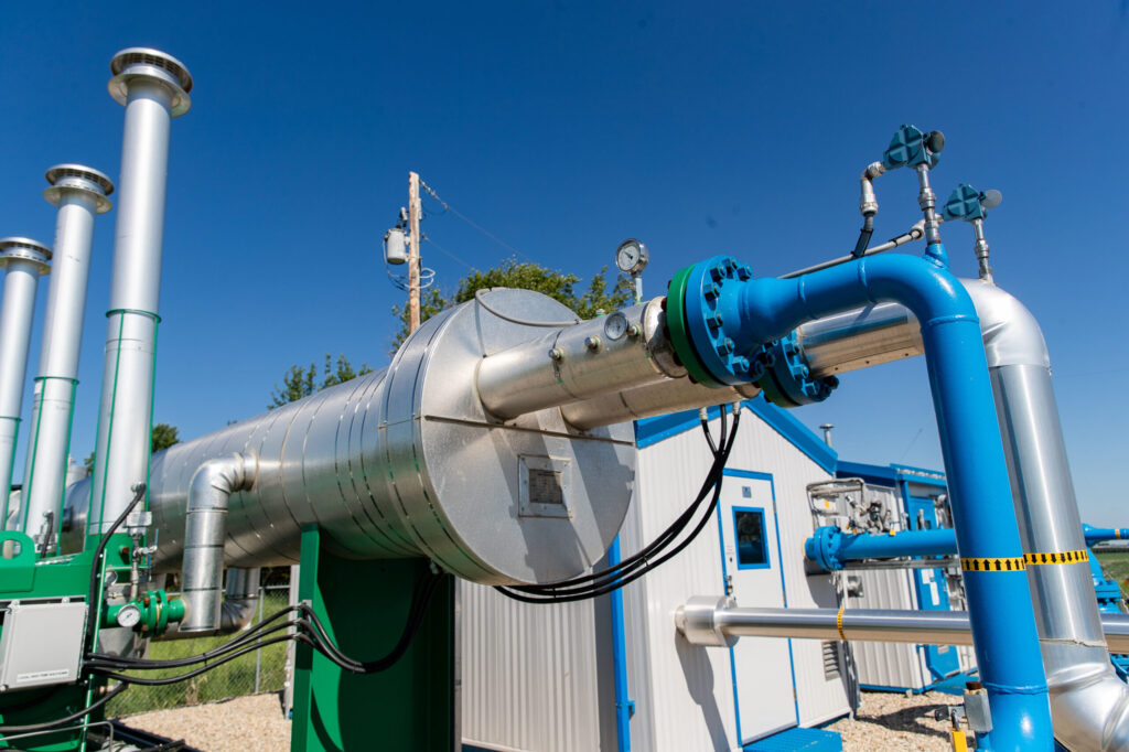 Natural gas infrastructure integrated with renewables