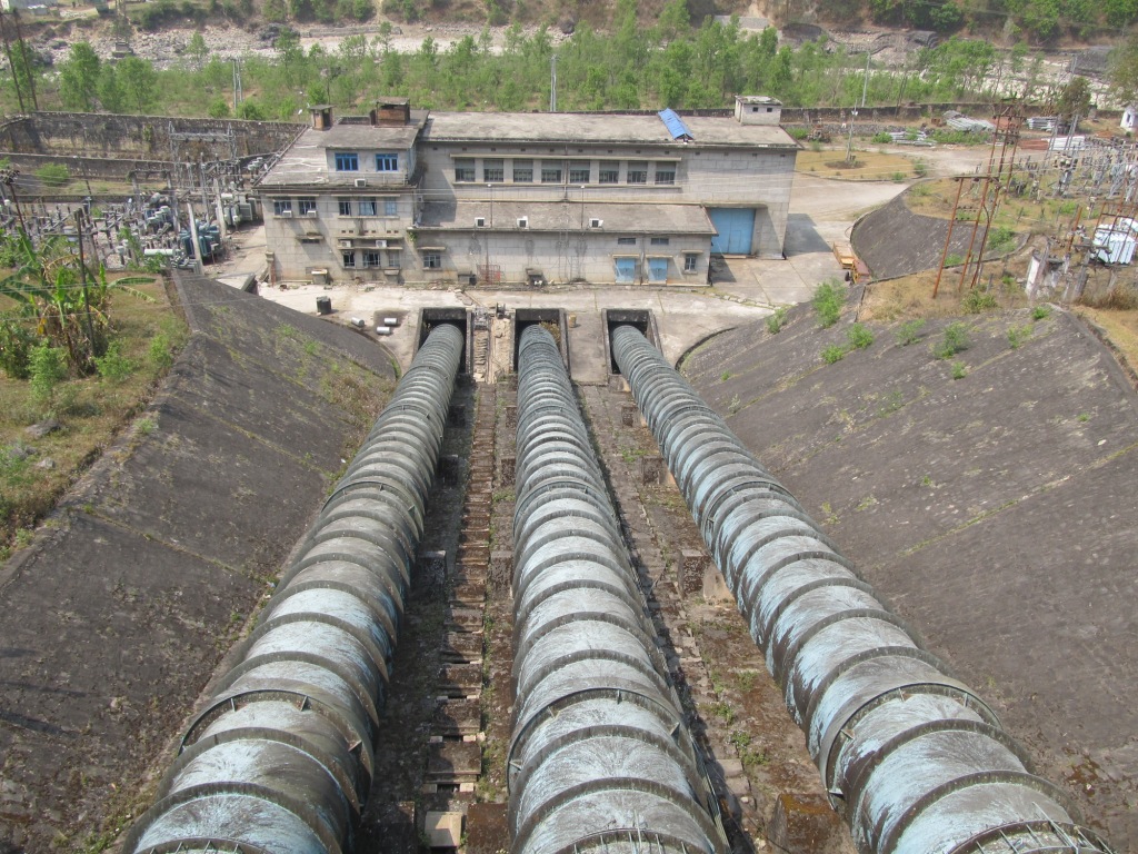 Hydroelectric power transmission through pipelines